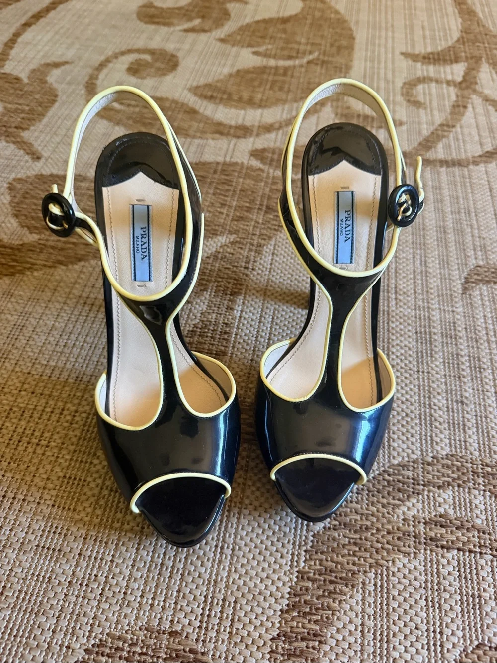 PRADA Black Patent Leather Platform Heels w/Cream Piping, size 9, euro 41